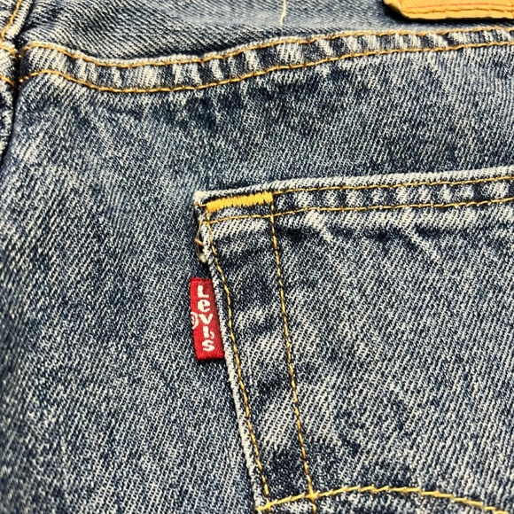 Levi's 501 Mens Jeans Fit 32X32 Blue Button Fly Denim - Picture 4 of 16